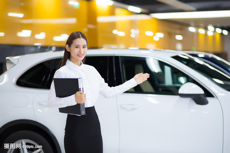 汽車銷售行業(yè)的商務女性 駕馭挑戰(zhàn)，成就非凡