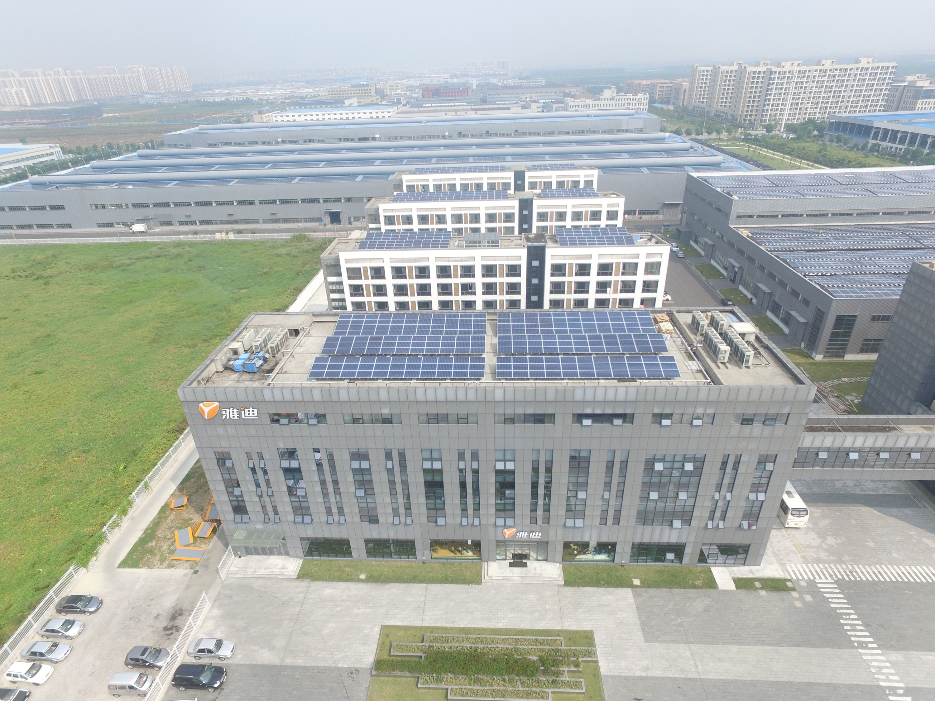 為什么亞馬遜要在物流中心屋頂安裝太陽能電站?_財經_網